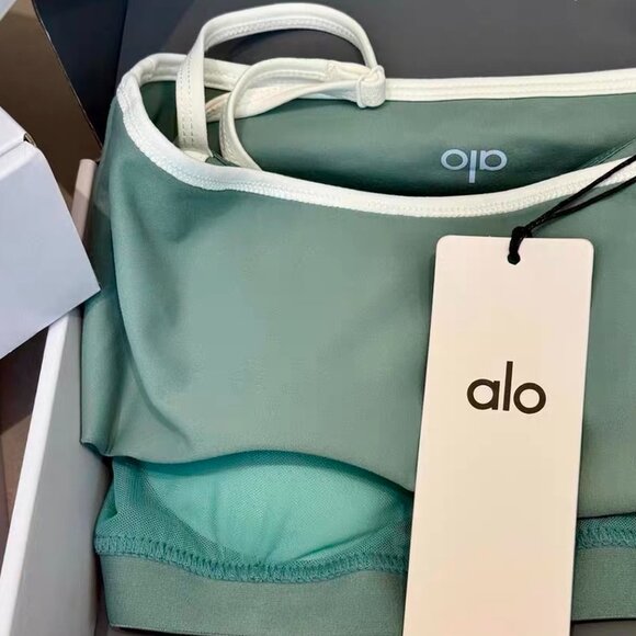 Alo Yoga Set Airbrush Streamlined Bra Tank And Airbrush Streamlined Skirt Green - Picture 5 of 5